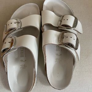 ****SOLD**** Birkenstock Arizona wide buckle white sandal